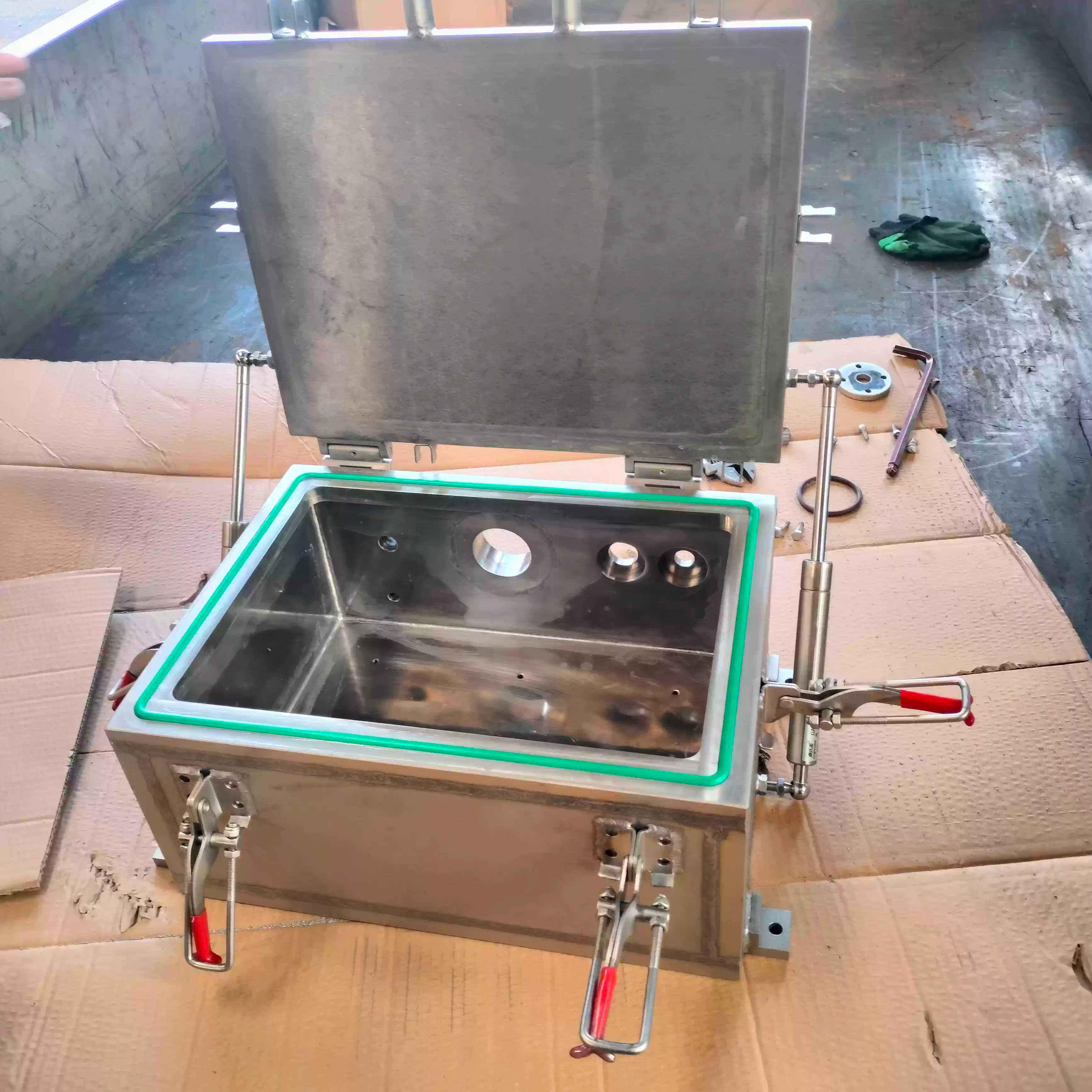 Customized and designed stainless steel non-standard chamber for helium mass spectrometer leak detector with vacuum negative pressure chamber